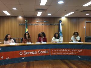 O debate foi conduzido pelas assistentes sociais Morena Gomes Marques Soares, Josélia Ferreira dos Reis, Vânia Morales Sierra e Maria Aparecida Evangelista do Nascimento