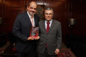 Presidente do TJRJ, desembargador Milton Fernandes de Souza, em lançamento de livro do magistrado Luciano Saboia Rinaldi de Carvalho