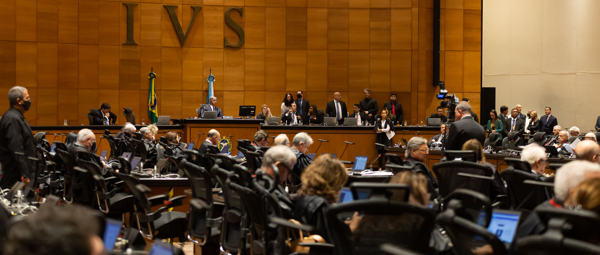 Imagem dos desembargadores no plenário do Tribunal Pleno durante votação da lista tríplice pelo quinto constitucional